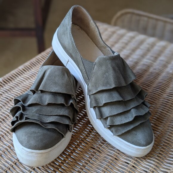 Seychelles Quake Olive Green Suede Ruffle slip on loafer sneakers size 9.5 - Picture 1 of 7